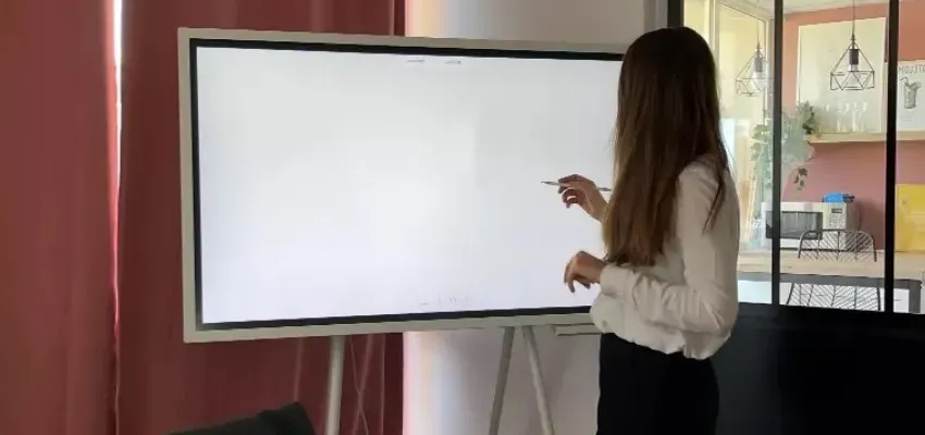 Écran interactif Samsung Flip, salle de réunion près de Montpellier